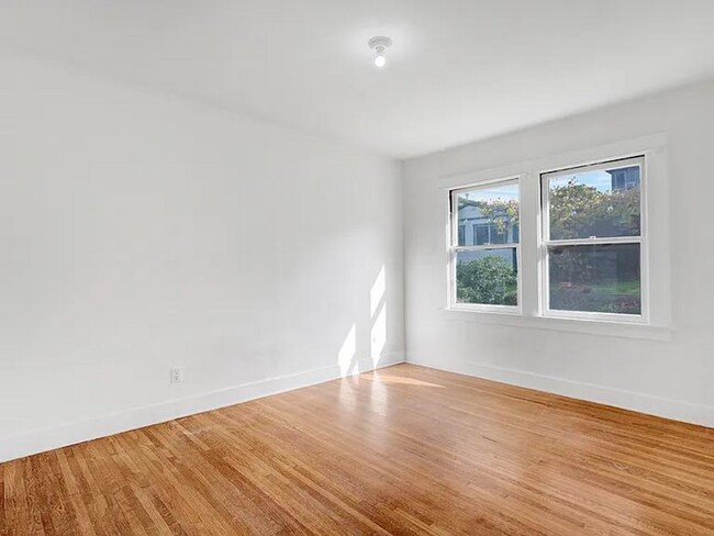 Building Photo - 1044 Manzanita St