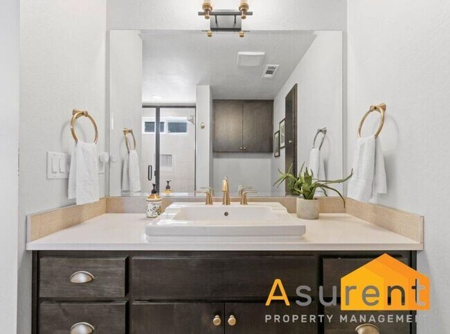Building Photo - Newer Ashland Home Coming Available Soon!