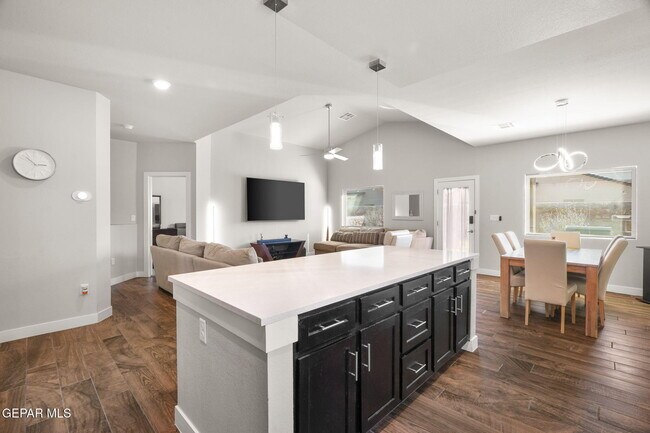 Building Photo - 14820 Mike a Mendoza Ave