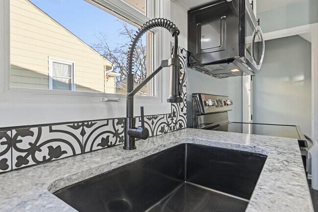 Building Photo - Fully remodeled 4 bed charmer