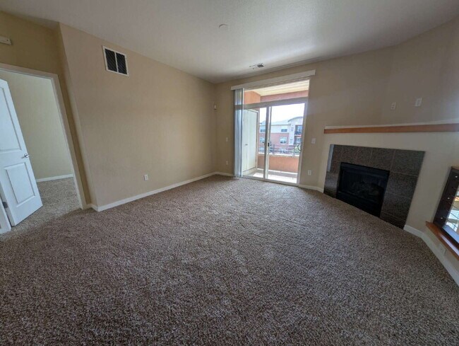 Building Photo - Beautiful 2BD/2BA Condo with Garage in Parkhill