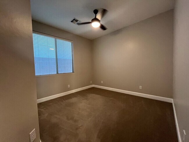 Building Photo - Cozy Cul De Sac house FOR RENT in a GREAT location