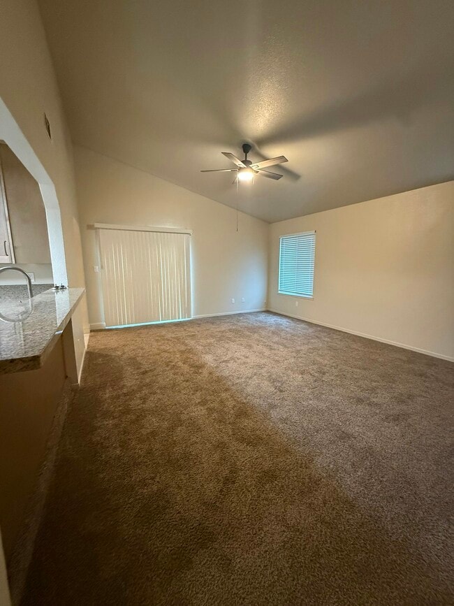 Building Photo - 1725 S Sacramento St