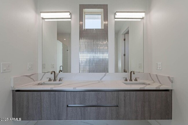 Building Photo - 2130 E Turney Ave