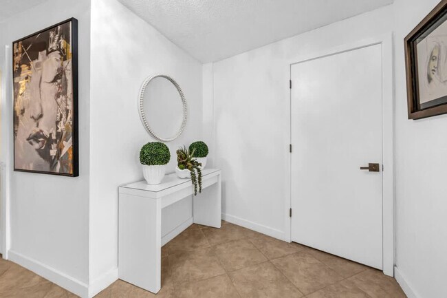 Building Photo - 1006 SE 6th St