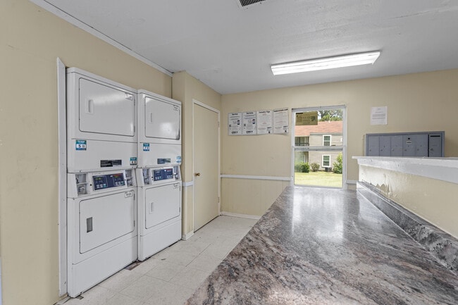 Laundry Facility - Creekside Apartments