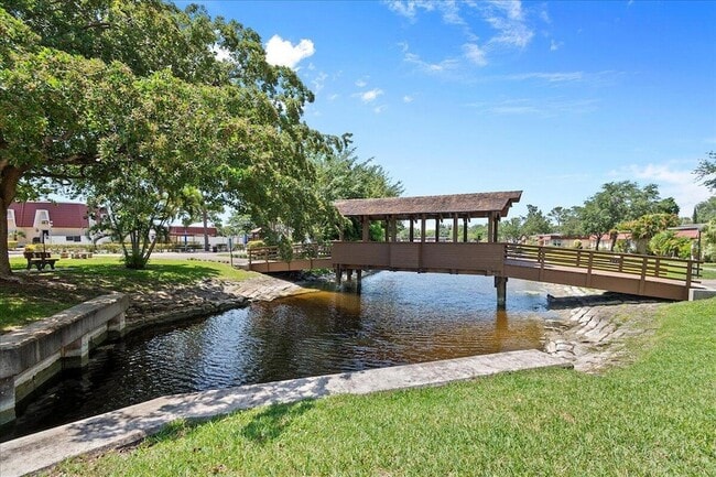 Building Photo - 102 Amherst Ln