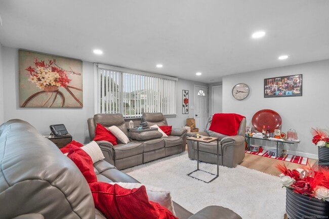 Building Photo - 10 Cold Spring St