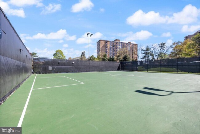 Building Photo - 203 Yoakum Pkwy