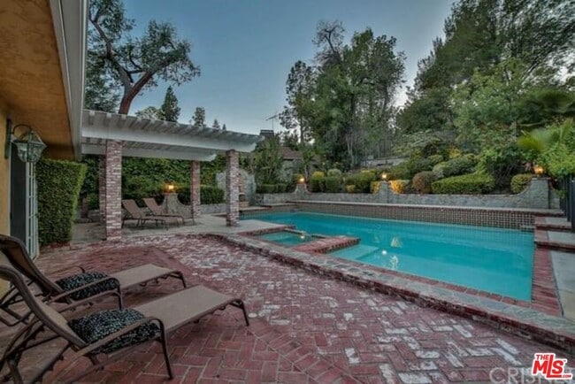 Building Photo - 4949 Palomar Dr