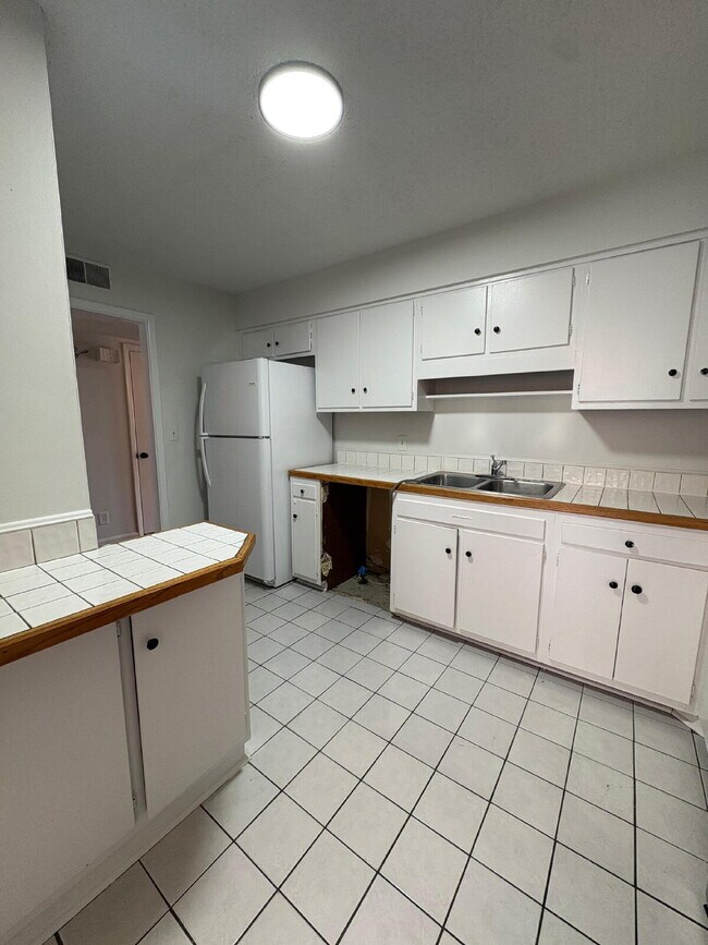 Building Photo - 571 Winding Creek Rd