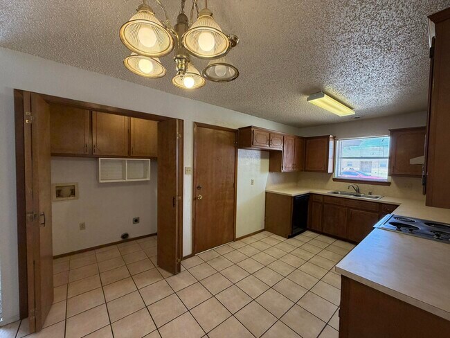 Building Photo - 7501 Avenue W