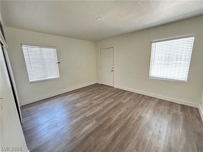Building Photo - 1711 Santa Paula Dr