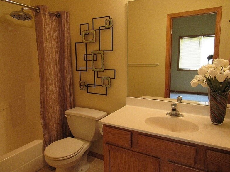 Building Photo - 4184 Jansen Ave NE