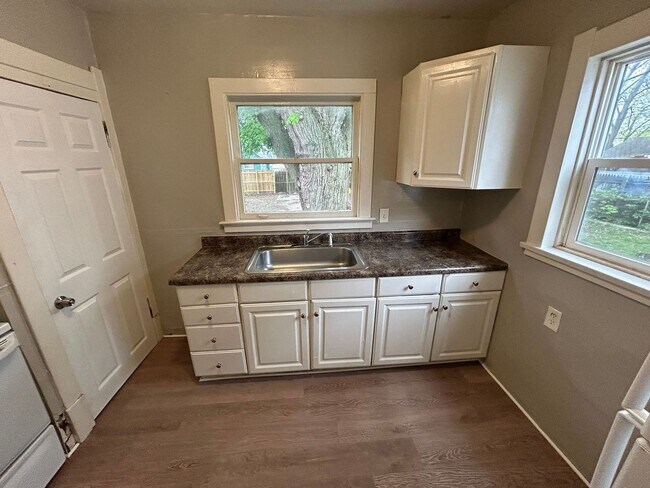 Building Photo - Cute 2 Bedroom Home for Rent