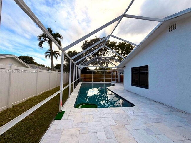 Building Photo - 1462 SW 25th Ave