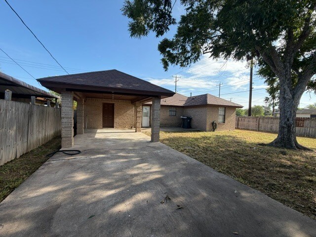 Building Photo - 1301 W Duranta Ave