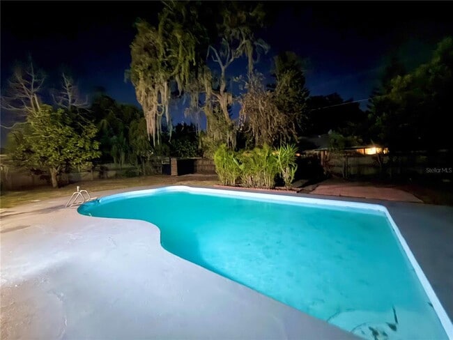 Building Photo - 2467 Sunderland Rd