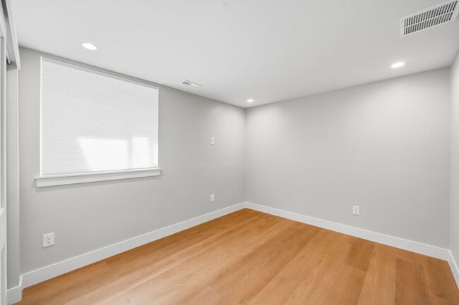 Building Photo - Remodeled 4BD, 3.5BA Home in South Park Hill with 2-Car Garage