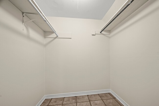 Building Photo - 2662 Brentwood Dr