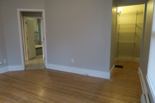 Building Photo - 472 Pearl St