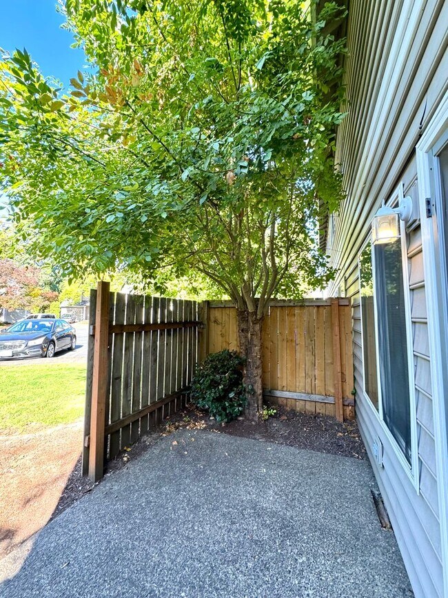 Building Photo - Fully Renovated 2 Bedroom, 1.5 Bath Townhouse with Garage