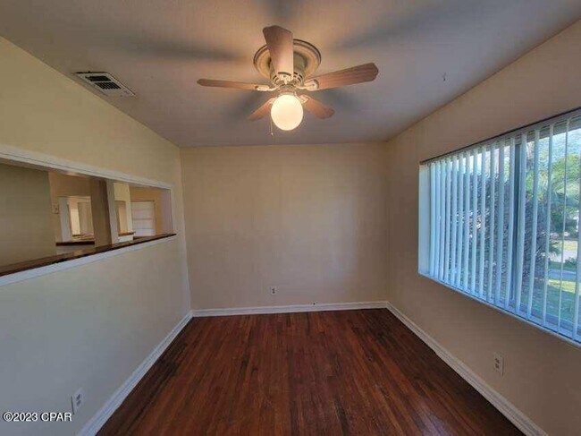 Building Photo - 209 Harris Ave