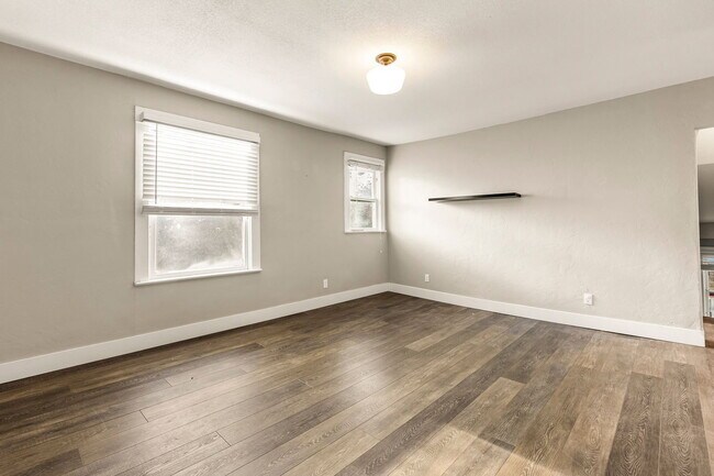 Building Photo - 5532 N Haight Ave