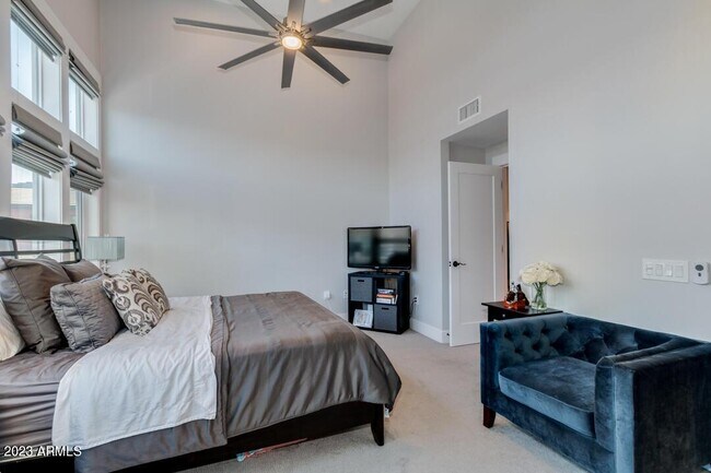 Building Photo - 816 N 3rd Ave