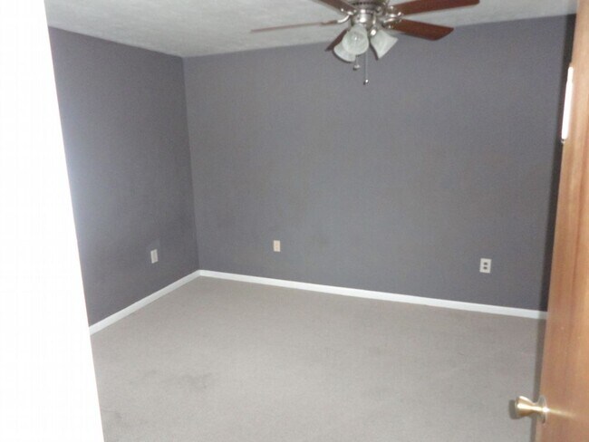Building Photo - Nice TownHOME PENDING APPLICATION