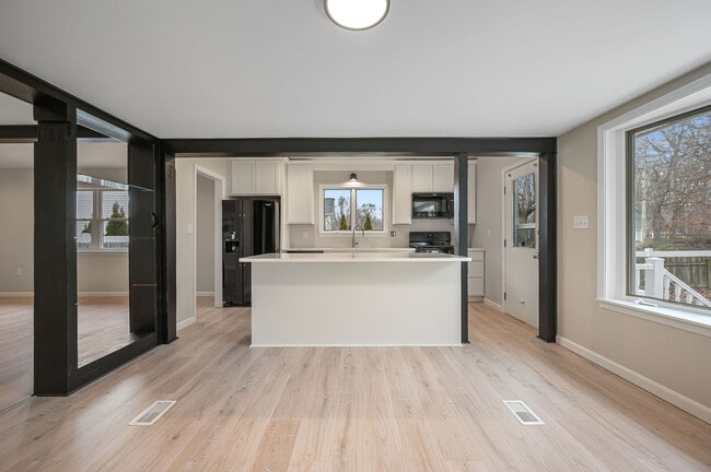 Building Photo - 2891 Kenton Rd