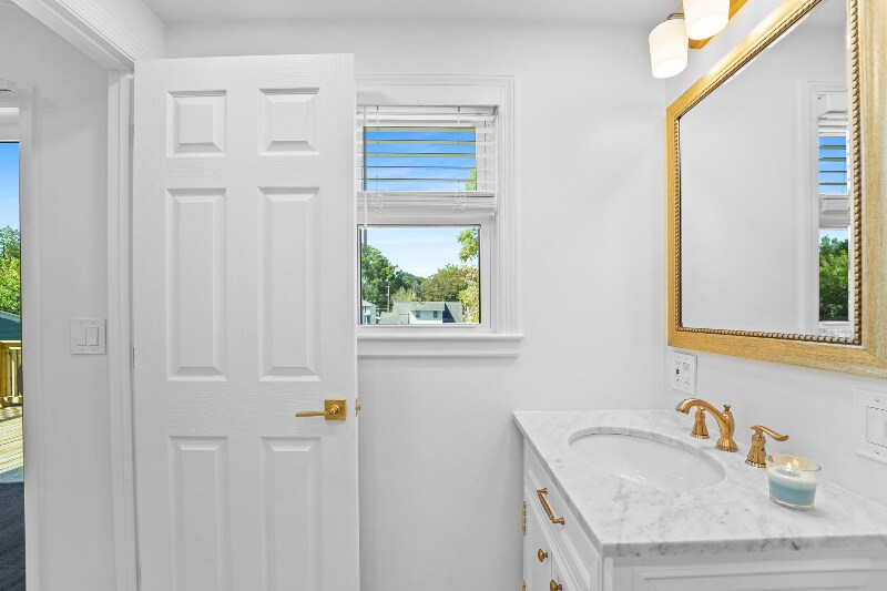 Building Photo - 116 Mary St