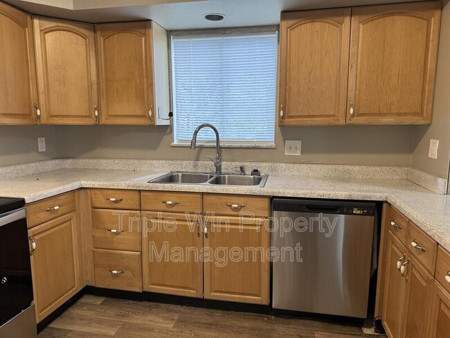 Building Photo - 11930 N Ranch Dr