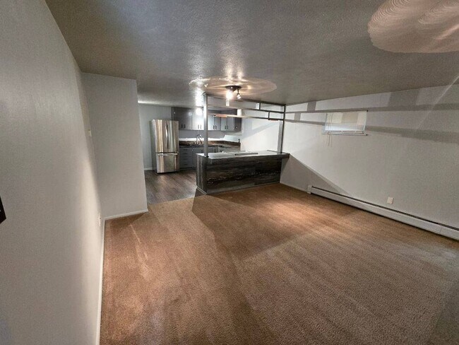 Building Photo - For Rent: 1 Bed / 1 Bath Basement Apartmen...