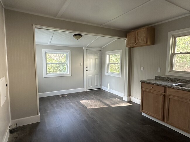 Building Photo - 331 W Bingham St