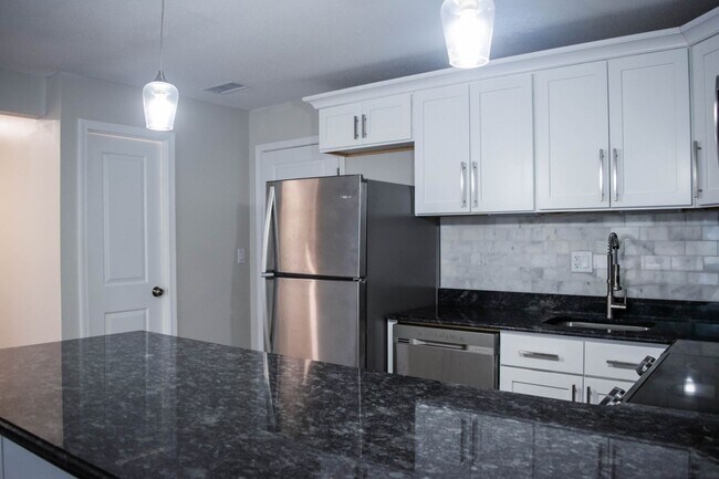 Building Photo - Beautiful 2bd Condo in Westville