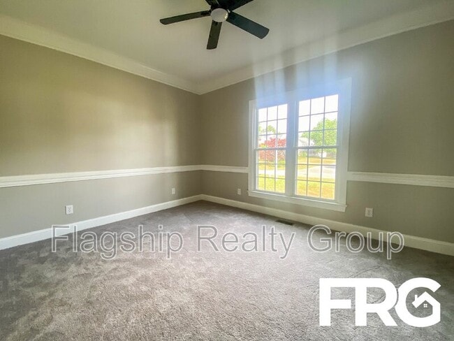 Building Photo - 232 N Marion Dr