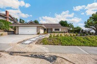 Building Photo - Beautifully upgraded 4-bedroom, 3.5-bathro...