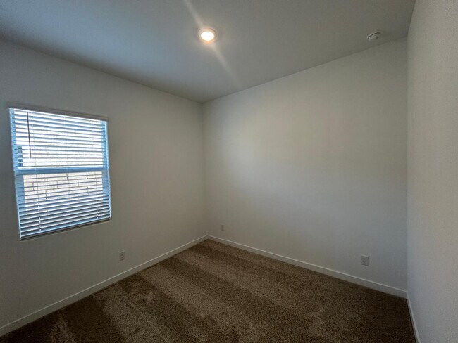 Building Photo - 25509 N 149th Ave
