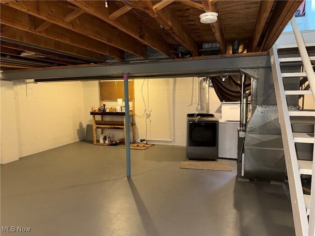 Building Photo - 193 Surrey Ln