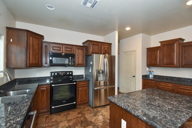 Building Photo - 2523 S 41st Ave