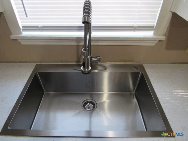 Building Photo - 1002 Duncan Ave