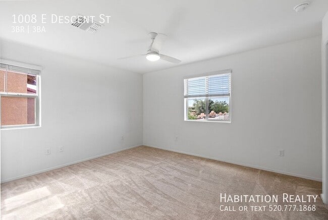 Building Photo - 1008 E Descent St