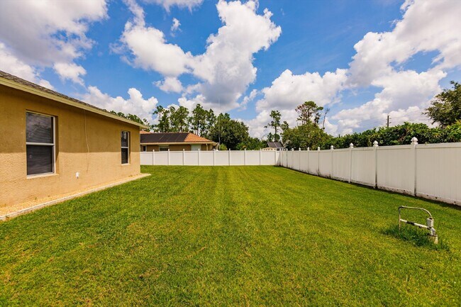 Building Photo - "Charming 3-Bedroom Home with 2 Full Baths and Spacious 2537 Sq Ft in North Port, FL!"