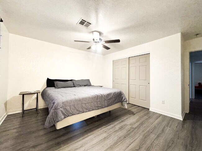 Building Photo - "Charming 3-Bedroom, 2 Bathroom Pool Home in Ocotillo!" HALF OFF FIRST MONTH'S RENT IF A LEASE IS...