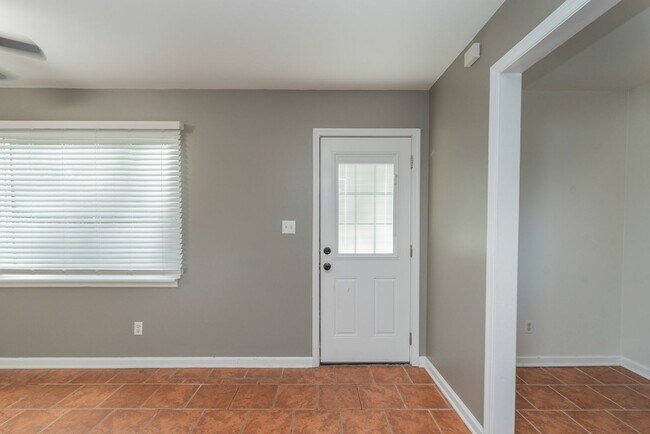 Building Photo - Fully Updated 3BR/2BA in Martinez – Vaulted Ceilings, Stone Fireplace & Fenced Yard!