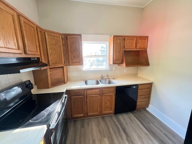 Building Photo - 3 Bed 1 Bath For Rent - Springfield