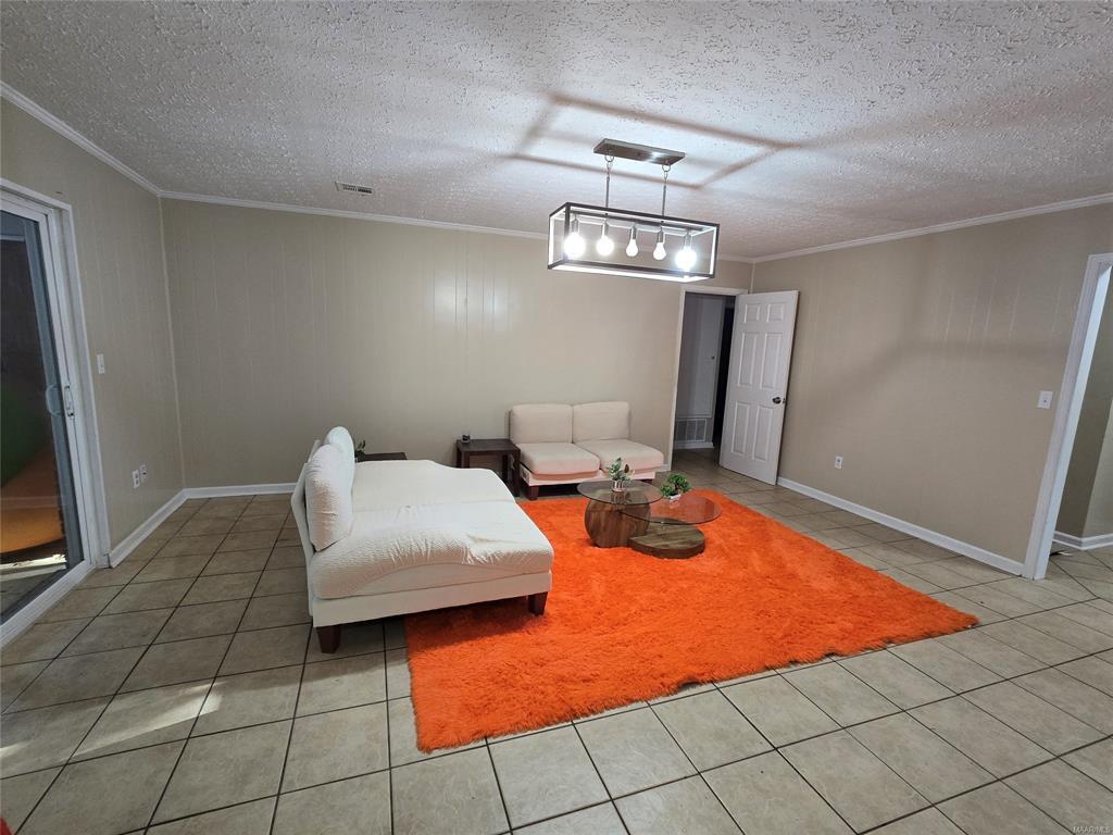 Building Photo - 6520 Pinebrook Dr
