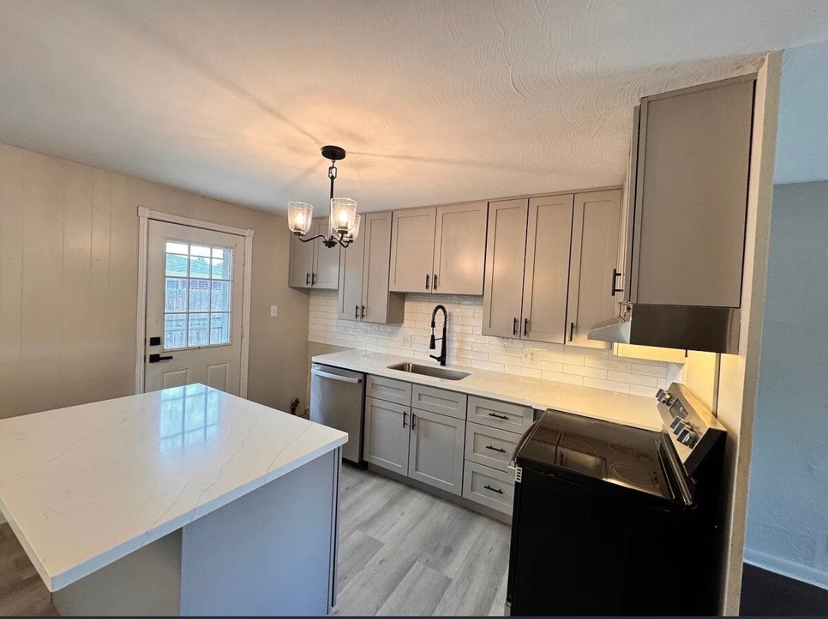 Building Photo - 10211 W 59th Pl