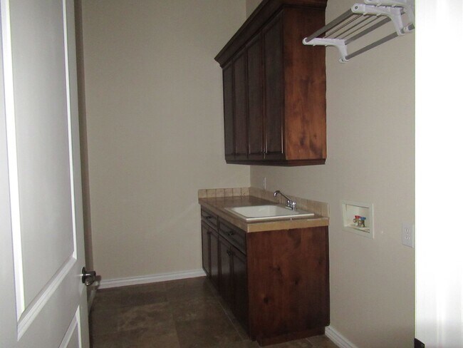 Building Photo - Beautiful Custom North Mesa Home